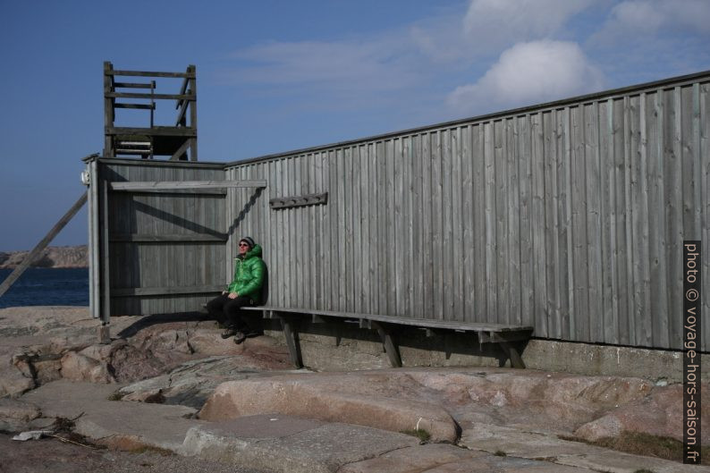 André sur la Badholmen de Fjällbacka. Photo © Alex Medwedeff