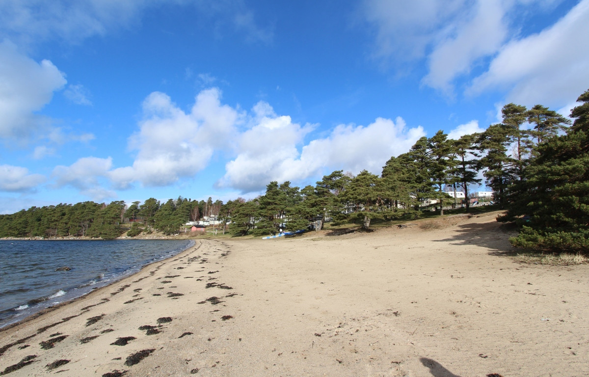 Plage du Camping Havsten. Photo © André M. Winter