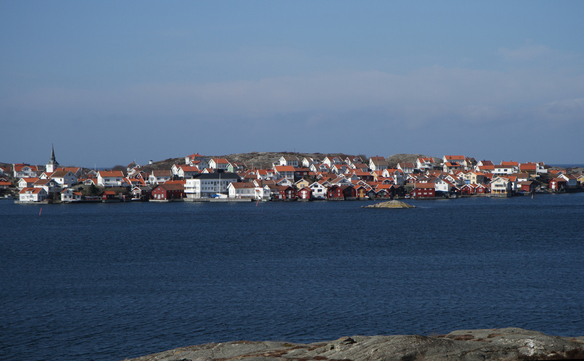 Village de Gullholmen vus de la côte. Photo © Alex Medwedeff