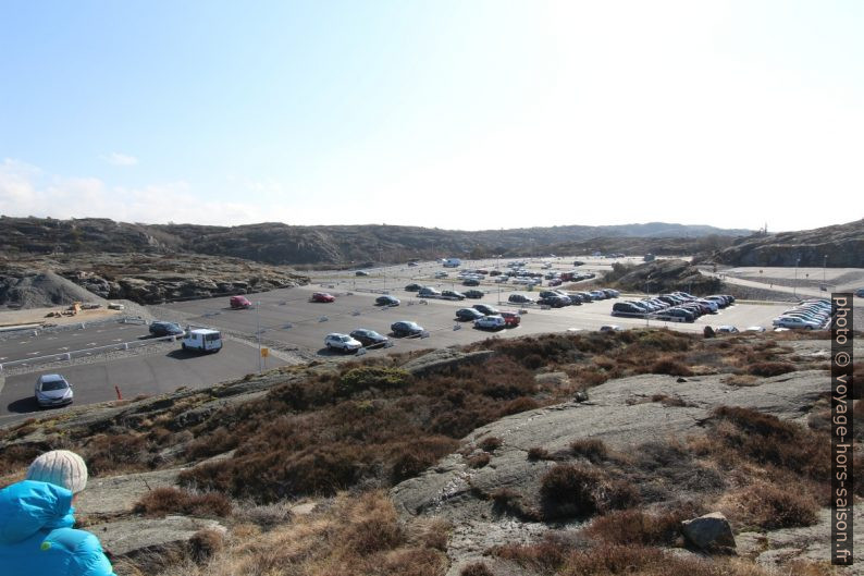 Nouveau parking de Gullholmen sur la terre ferme. Photo © André M. Winter