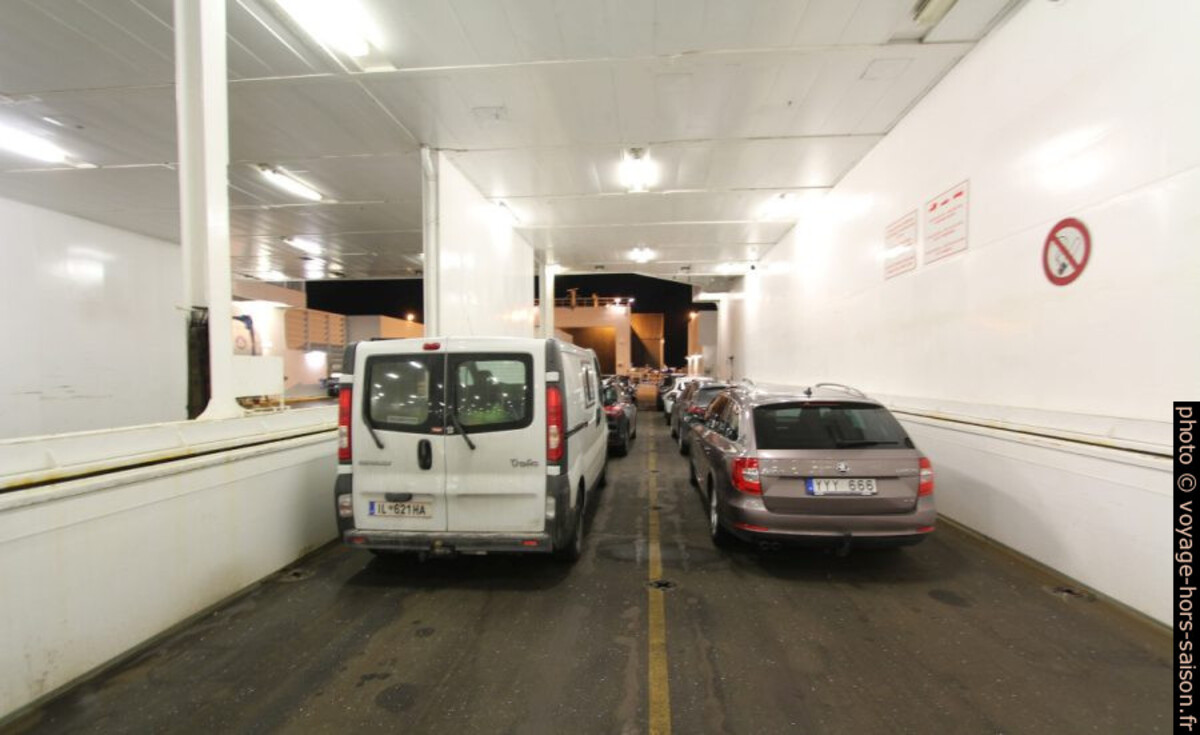 Notre Trafic dans la cale à véhicules sur le ferry Nils Holgerson de la TT-Line. Photo © André M. Winter