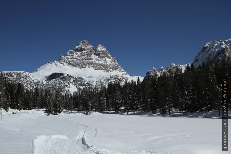 Lago d'Antorno e le Tre Cime di Lavaredo. Photo © Alex Medwedeff