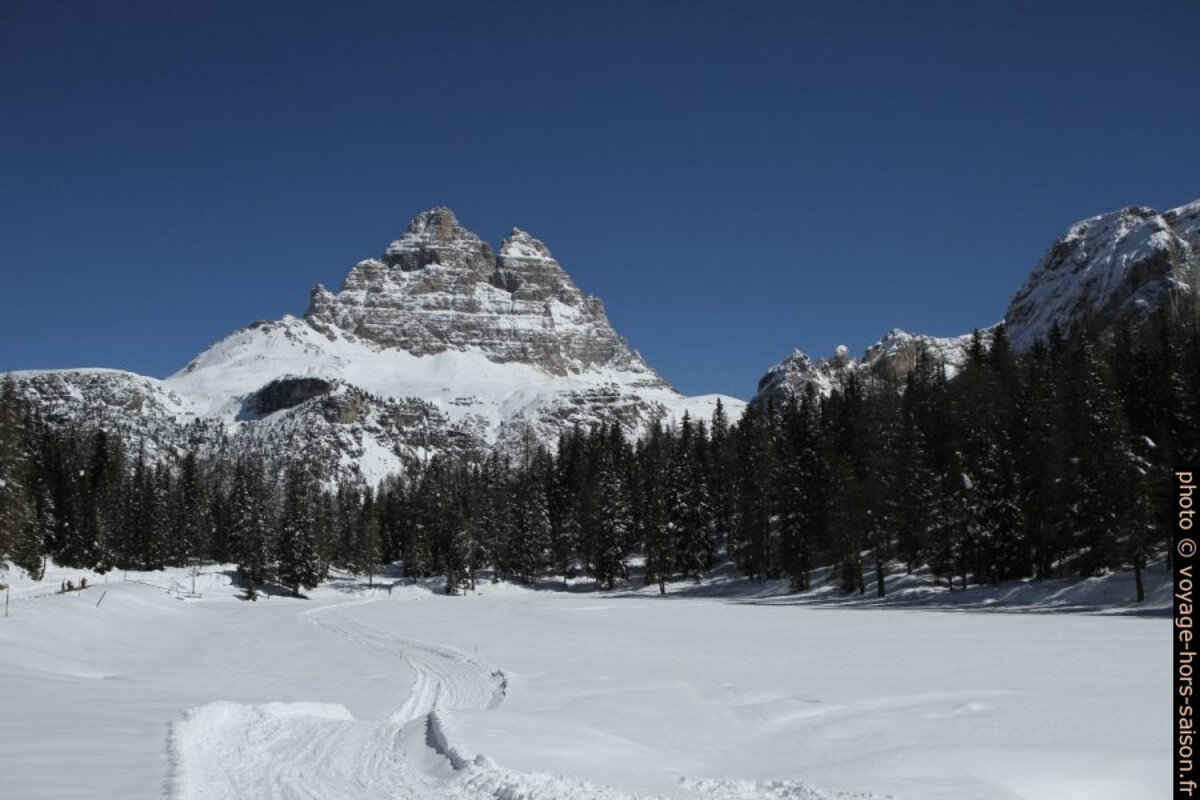 Lago d'Antorno e le Tre Cime di Lavaredo. Photo © Alex Medwedeff