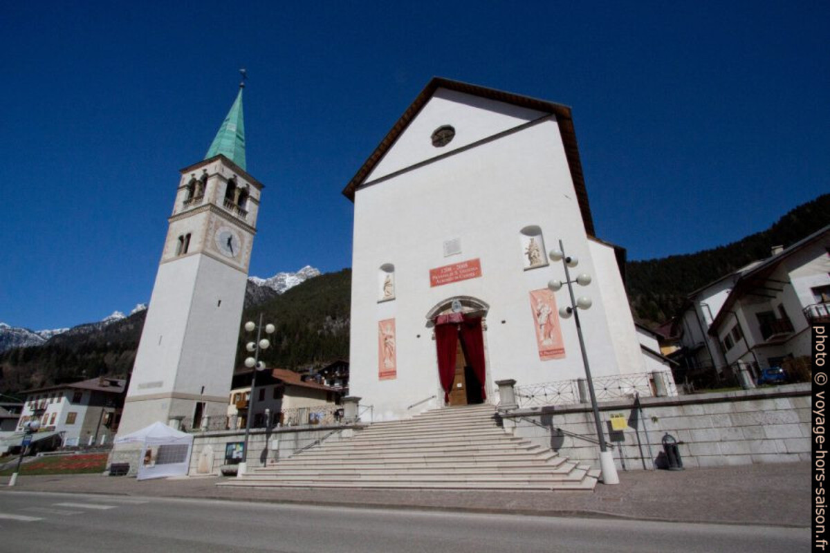 Le clocher et l'église Santa Giustina. Photo © André M. Winter
