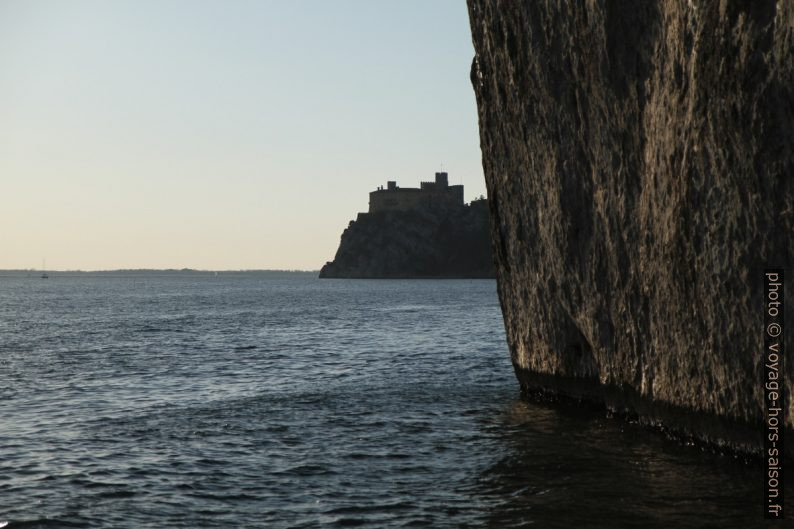 Château de Duino et la falaise abrupte. Photo © Alex Medwedeff