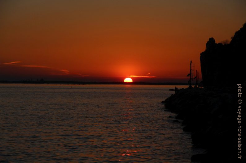 Ciel rouge sur l'Adriatique. Photo © André M. Winter