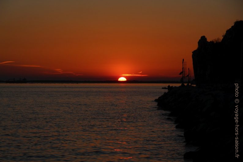 Coucher de soleil rouge. Photo © André M. Winter