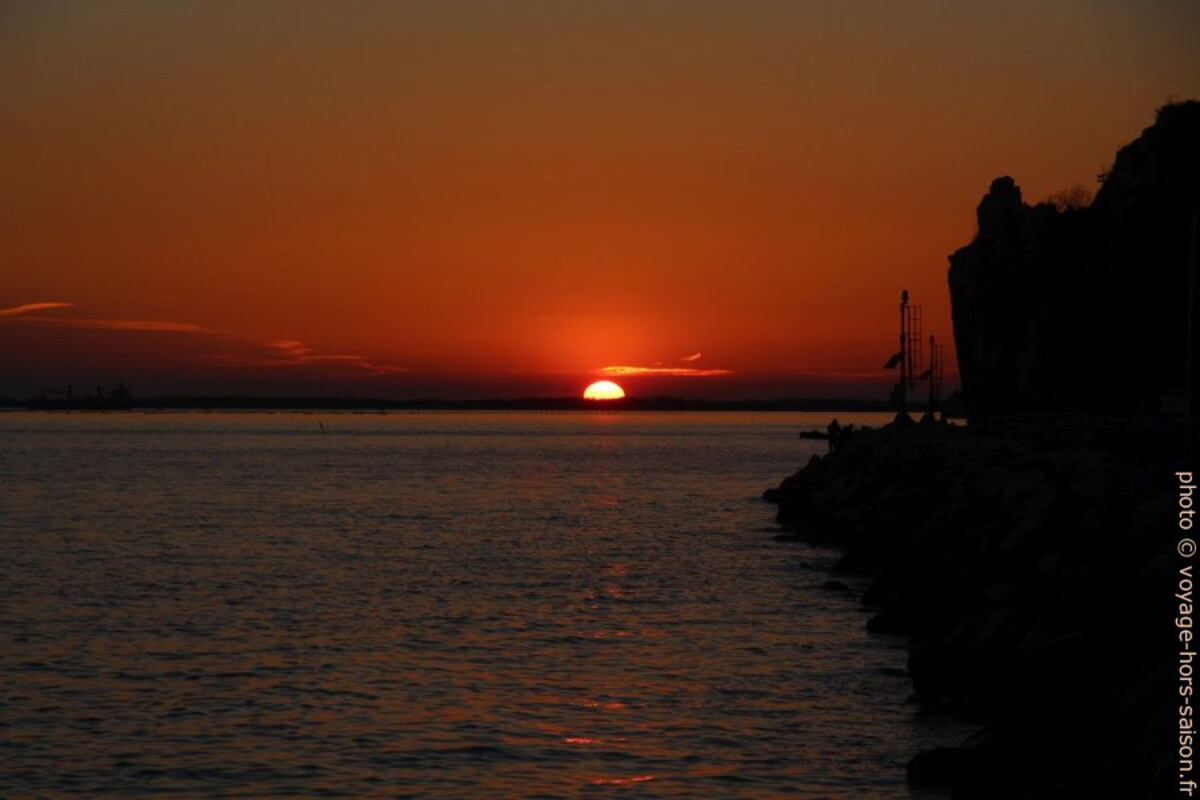 Coucher de soleil rouge. Photo © André M. Winter