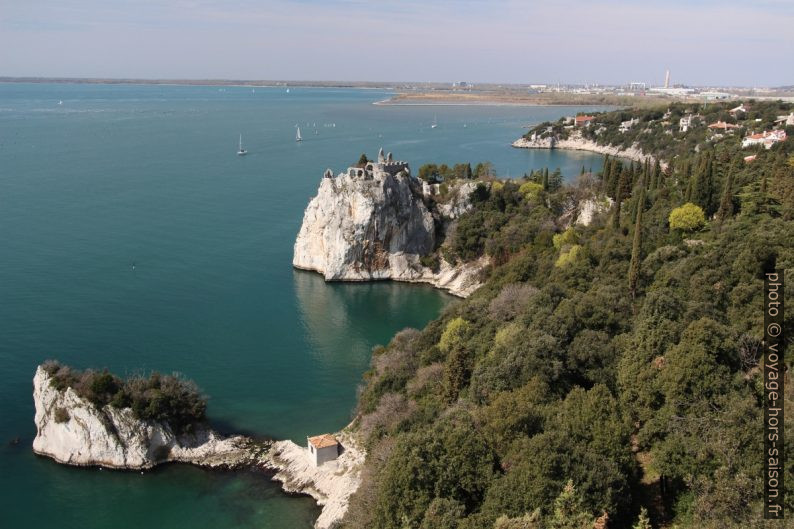 Ruine de Duino und le Port de Monfalcone. Photo © André M. Winter