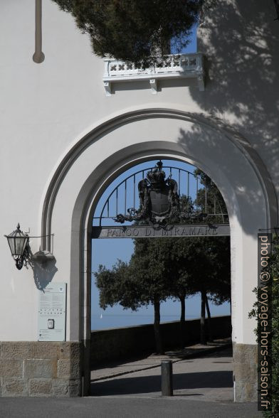 Porte du Parco di Miramare. Photo © Alex Medwedeff