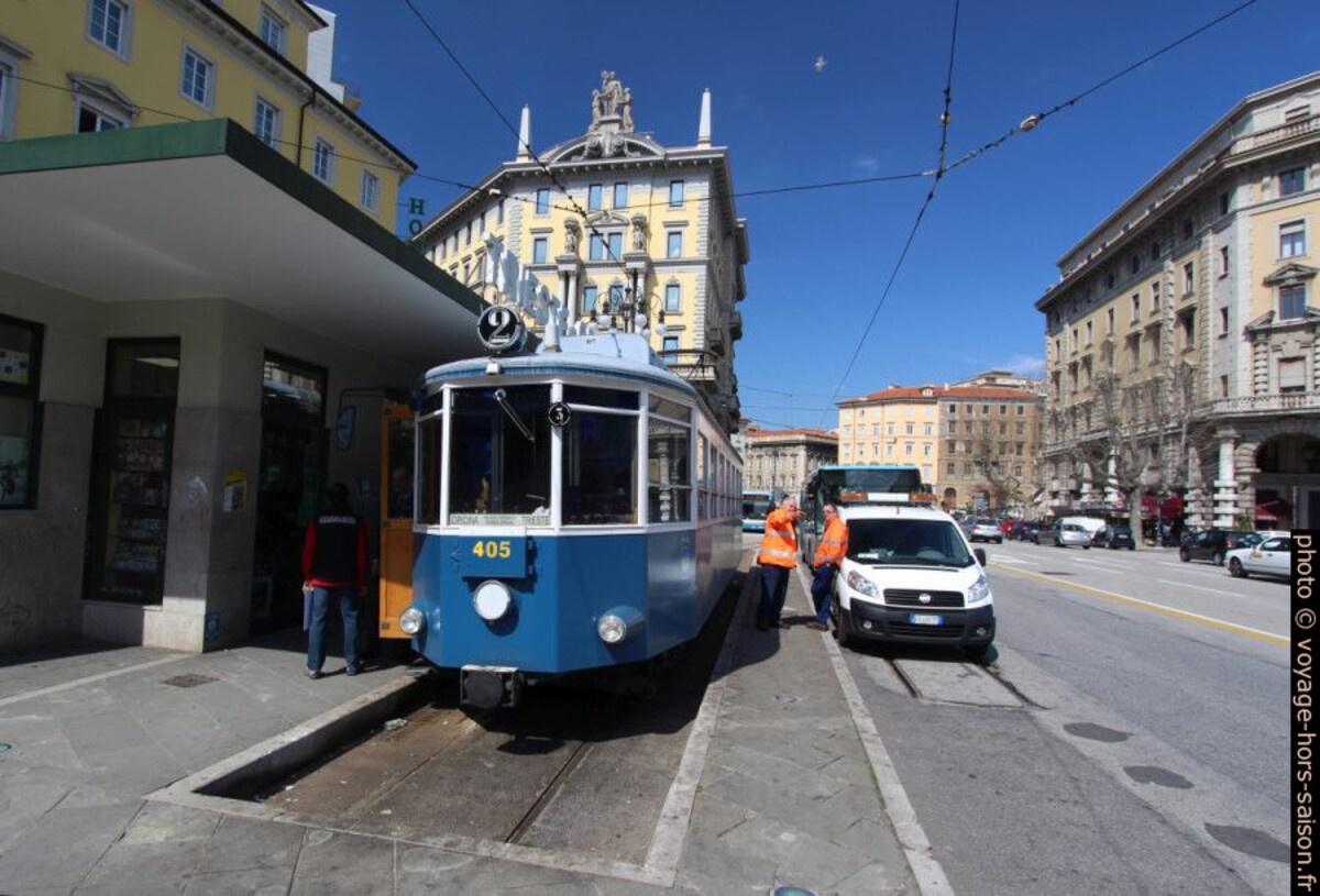 Motrice n° 405 du tramway d'Opicina datant de 1935 au terminus Piazza Oberdan. Photo © André M. Winter