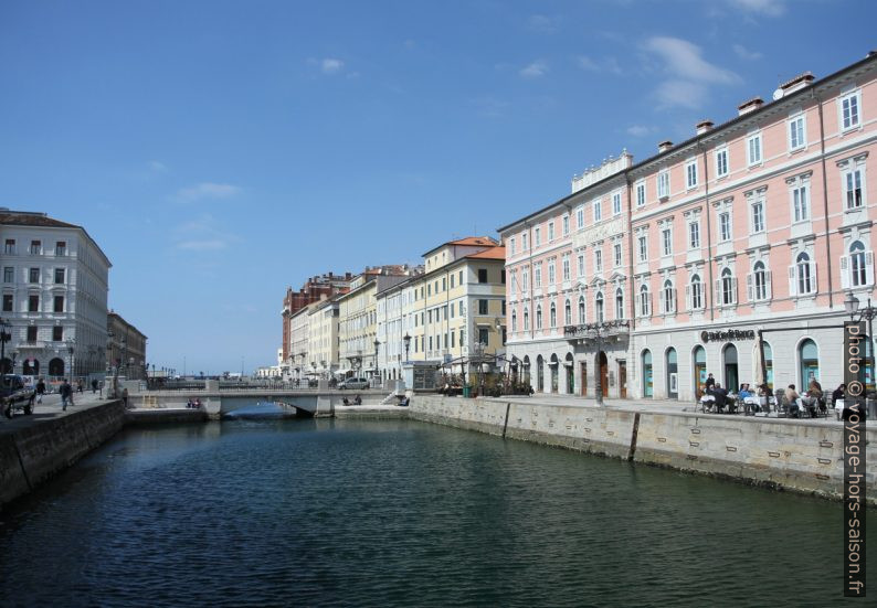 Canal Grande del Borgo Teresiano. Photo © Alex Medwedeff