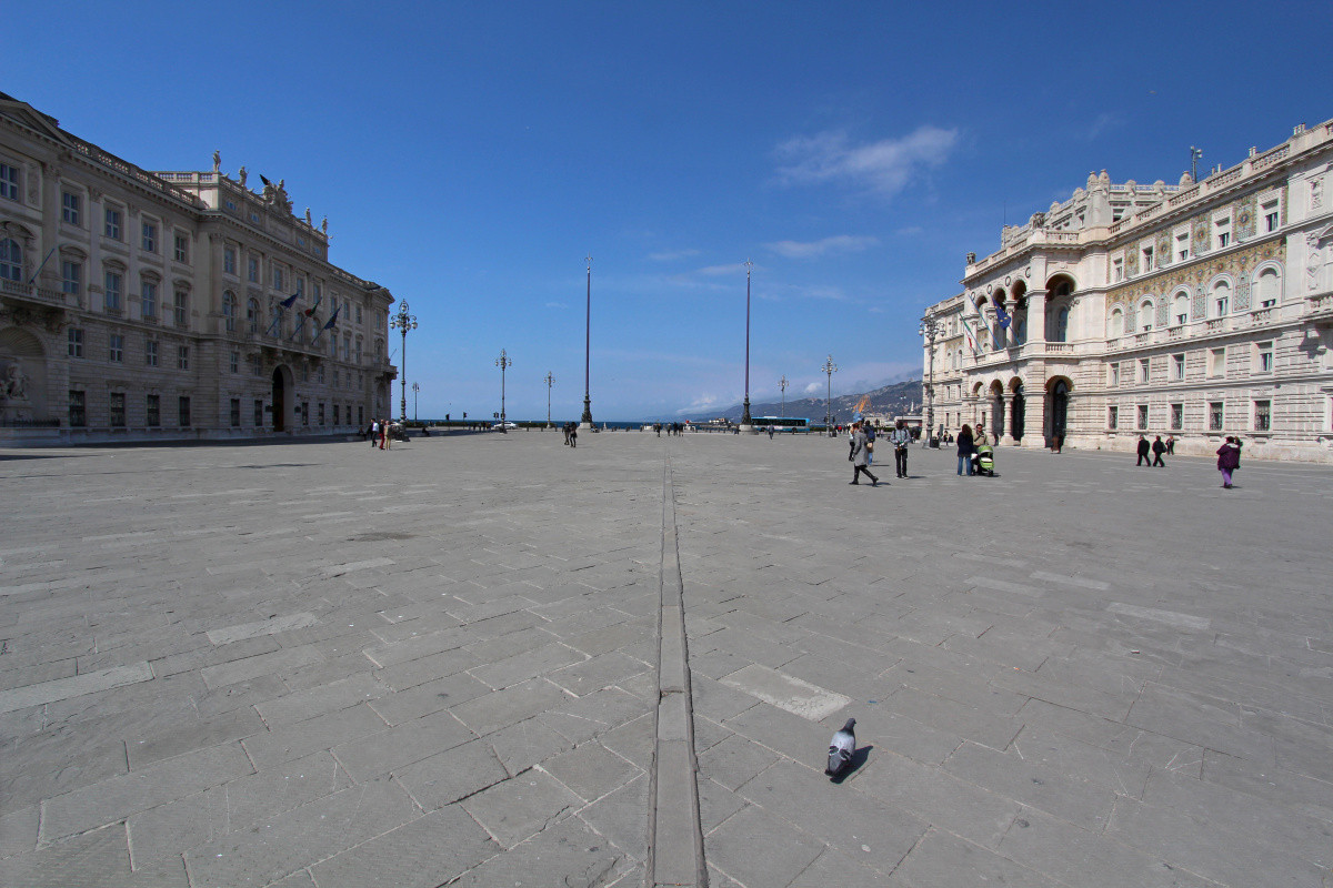 Piazza Unità d'Italia di Trieste. Photo © André M. Winter