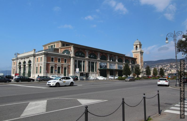 L'ancienne halle aux poissons de Trieste. Photo © André M. Winter