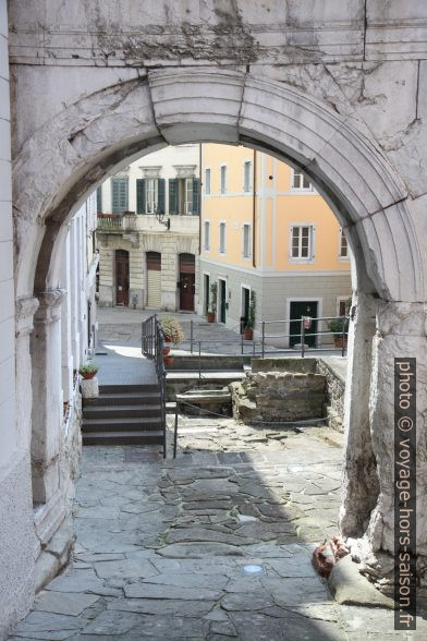 L'Arco di Riccardo. Photo © Alex Medwedeff