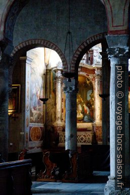 Colonnes et chapelle dans la Cattedrale di San Giusto. Photo © Alex Medwedeff