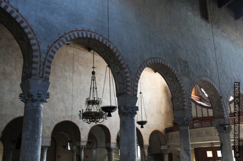 Arcs et colonnes de la Cattedrale di San Giusto. Photo © Alex Medwedeff