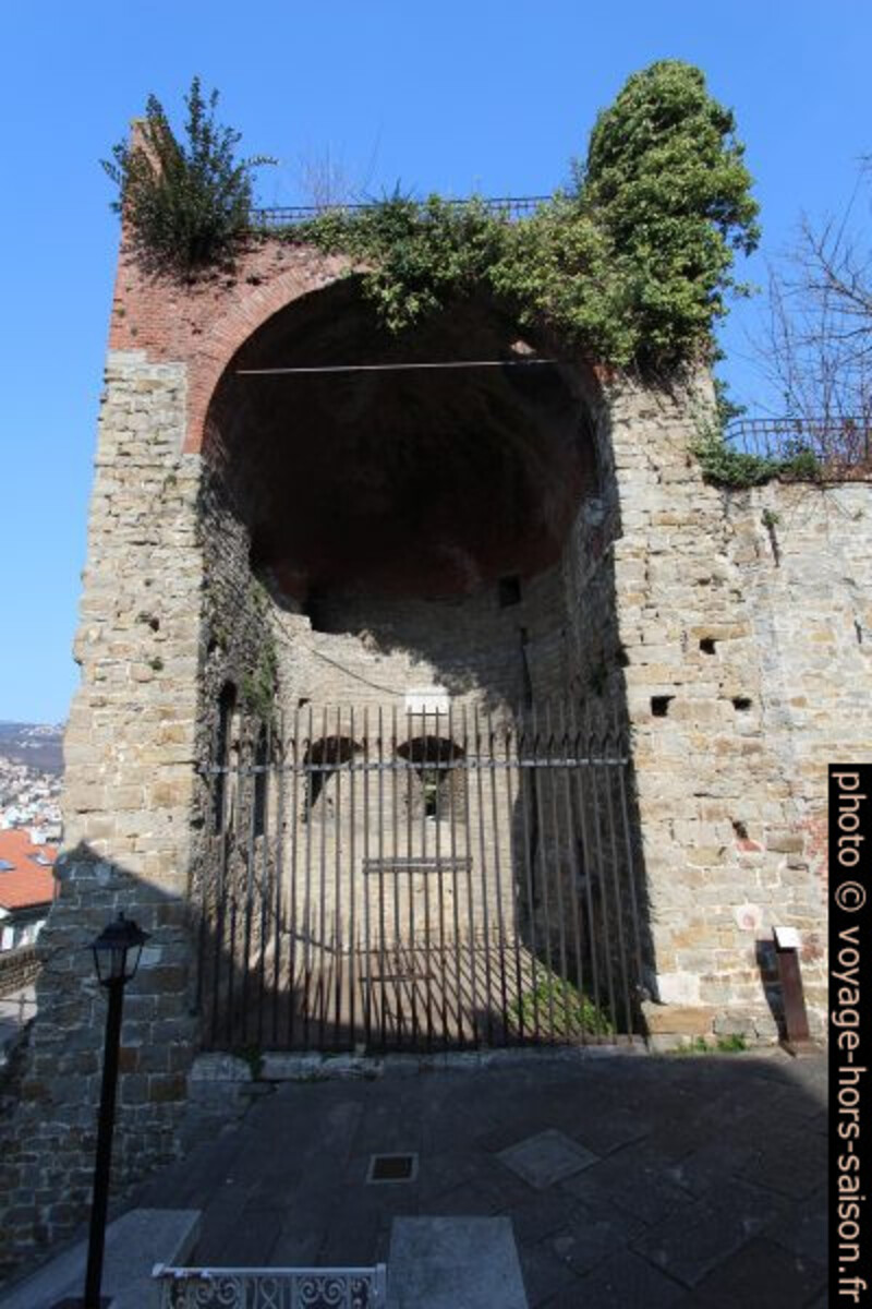 La Porte Cucherna. Photo © André M. Winter