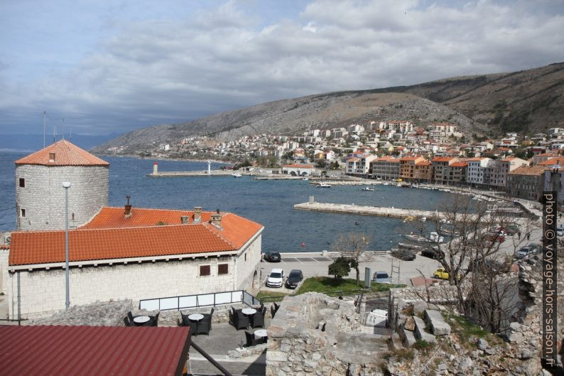 Baie et port de Senj. Photo © Alex Medwedeff