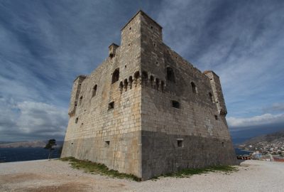 Angle sud-est de la Forteresse de Nehaj. Photo © André M. Winter