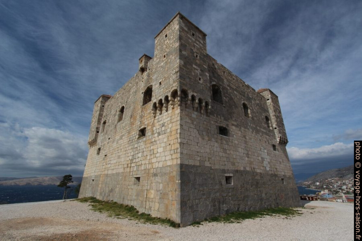 Angle sud-est de la Forteresse de Nehaj. Photo © André M. Winter