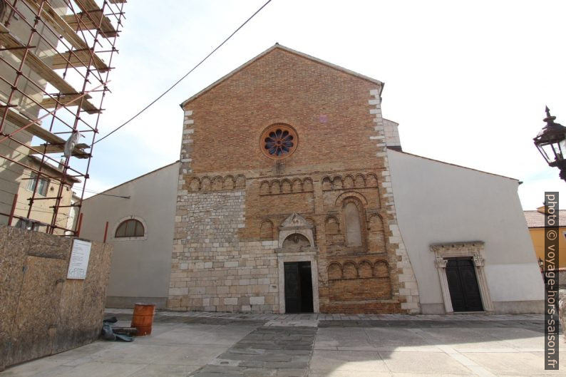 Façade principale de l'église de Senj. Photo © André M. Winter