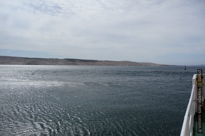 Détroit entre Prizna et l'Île de Pag. Photo © Alex Medwedeff