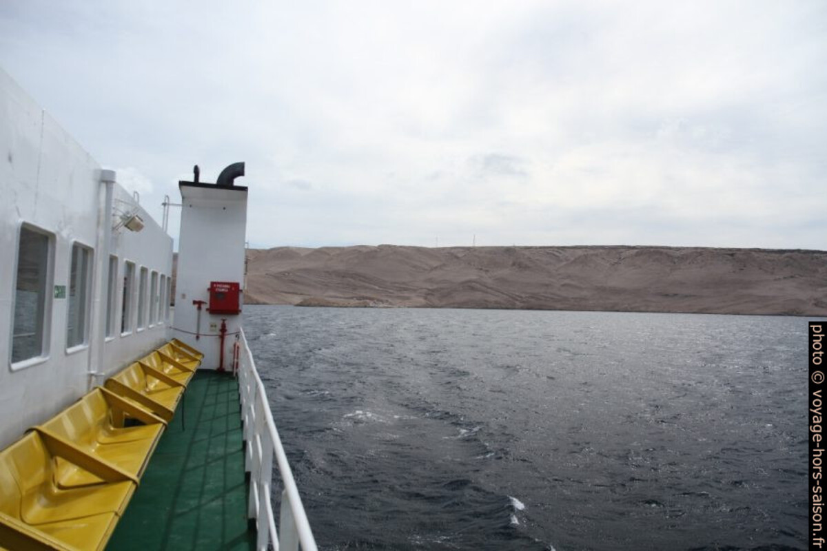 En navigation vers l'Île de Pag. Photo © Alex Medwedeff