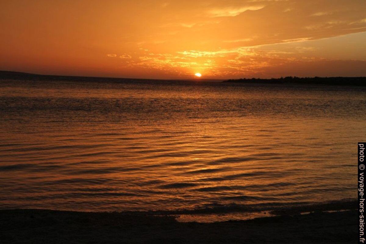 Coucher de soleil à l'Île de Pag. Photo © Alex Medwedeff