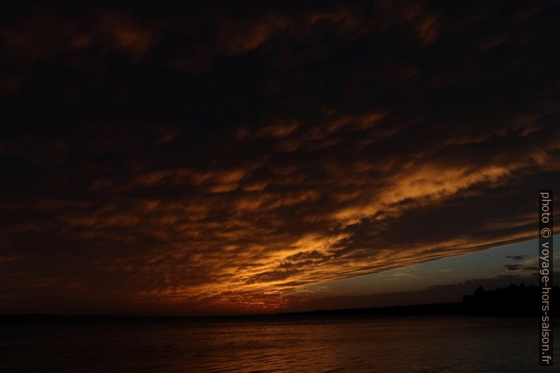 Nuages rouges vus sur l'Île de Pag. Photo © André M. Winter