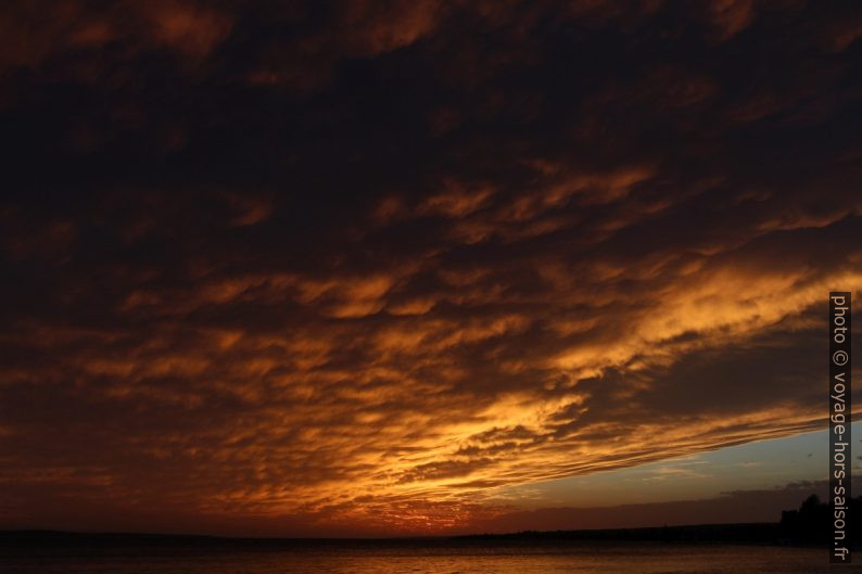 Ciel couvert mais éclaire par le soleil à Šimuni. Photo © André M. Winter