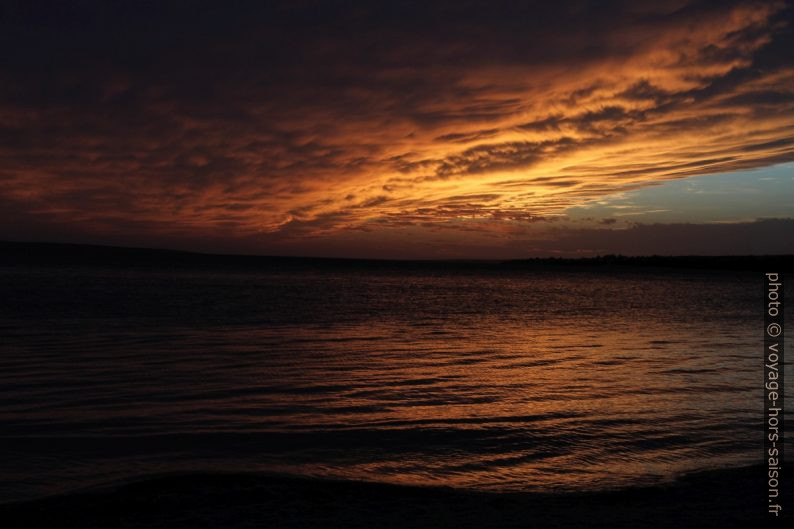 Nuage doré par le coucher de soleil à Pag. Photo © Alex Medwedeff