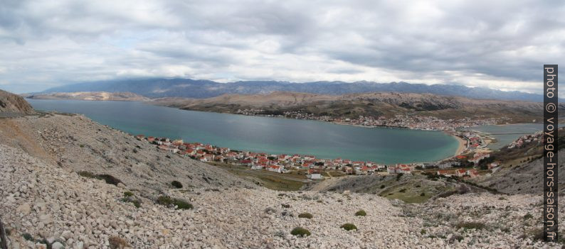 Golfe Paški Zaljev et la ville de Pag. Photo © André M. Winter