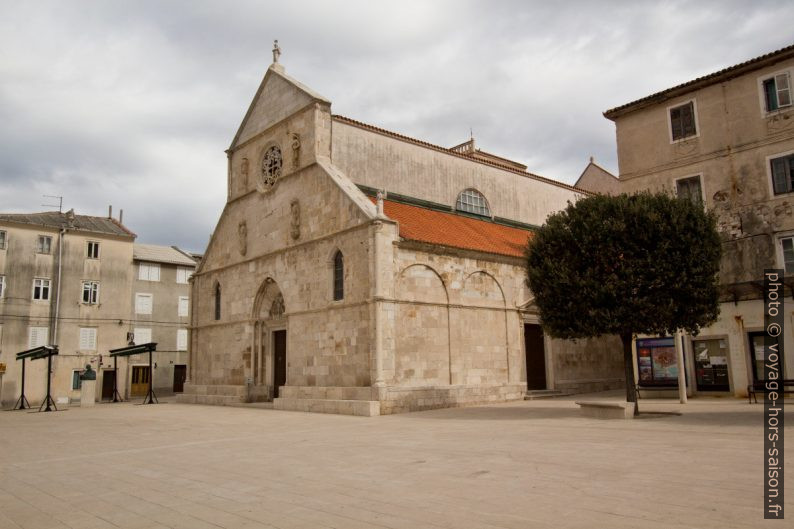 Église Zborna Crkva Marijinog Uznešenja dans le centre de la ville de Pag. Photo © André M. Winter