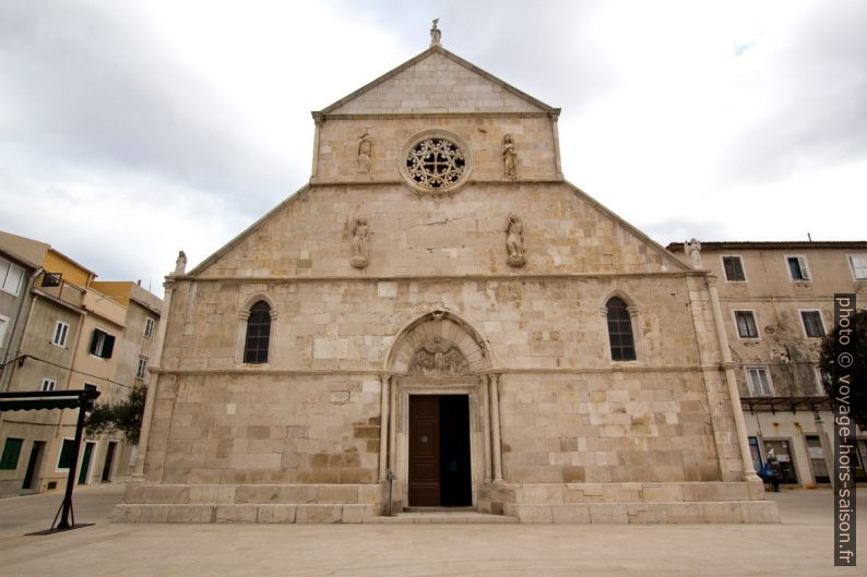 Façade principale de l'église Kirche Zborna Crkva Marijinog Uznešenja. Photo © André M. Winter