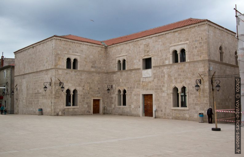 Palais princier Knežev dvor à Pag. Photo © André M. Winter