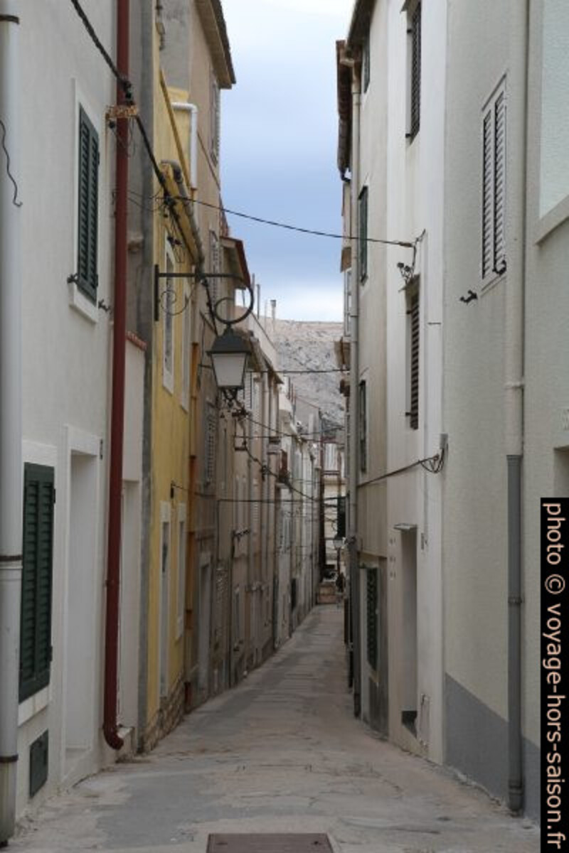Ruelle étroite Ulica Nikole Portade. Photo © Alex Medwedeff