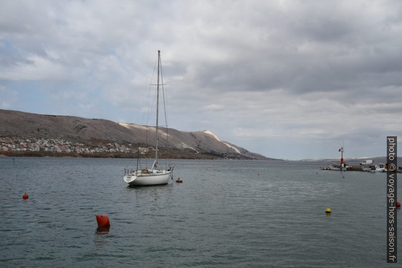 Paški Zaljev. Photo © Alex Medwedeff