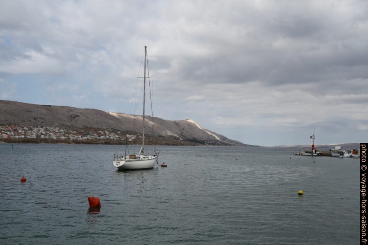 Paški Zaljev. Photo © Alex Medwedeff