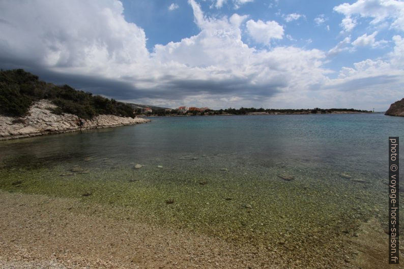 Une plage du Golfe de Šimuni. Photo © André M. Winter