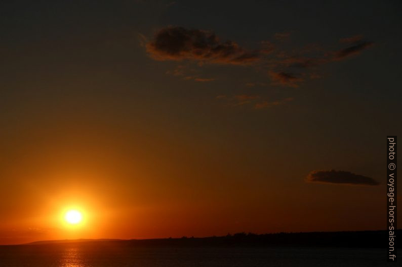 Ciel doré lors du coucher de soleil en Croatie. Photo © André M. Winter