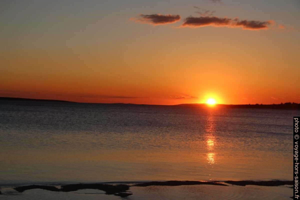 Le coucher de soleil à Šimuni. Photo © André M. Winter