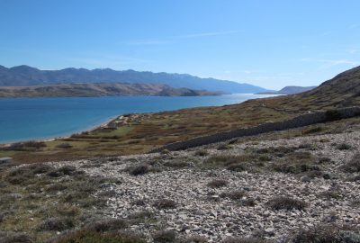 Plage de Sveti Duh et le Détroit de Pag. Photo © Alex Medwedeff