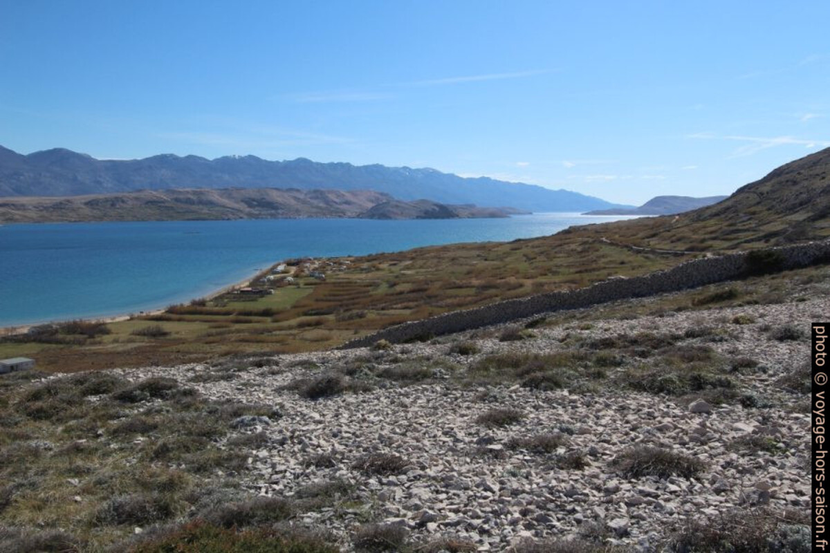 Plage de Sveti Duh et le Détroit de Pag. Photo © Alex Medwedeff