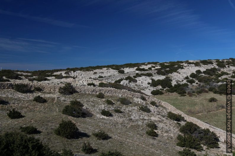 Murs de pierre sèche à Crkvine. Photo © André M. Winter