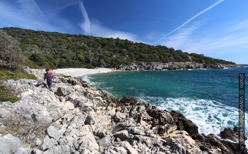 Alex et la Baie de Vadikandija. Photo © André M. Winter