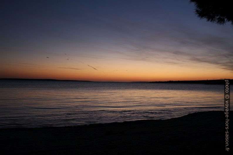 Plage de Šimuni le soir. Photo © André M. Winter