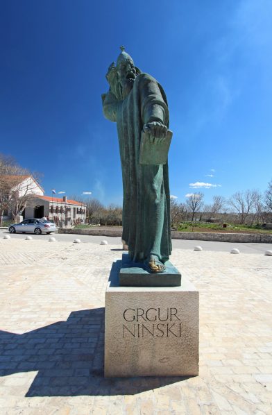 Brončanog kipa Grgura Ninskog. Photo © André M. Winter