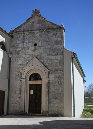 Pobočna kapela Sv. Marcele zvane Gospa od Zečeva. Photo © Alex Medwedeff