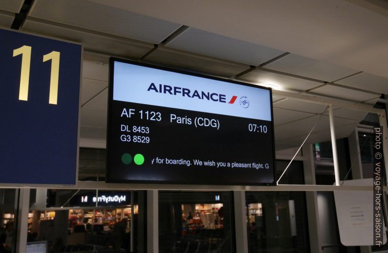 Embarquement du vol AF1123 pour Paris. Photo © André M. Winter